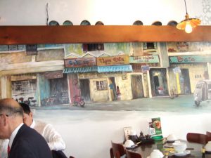 食堂の壁に描かれていたベトナム街の風景