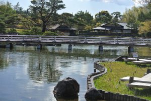 日本庭園　暮春の風景